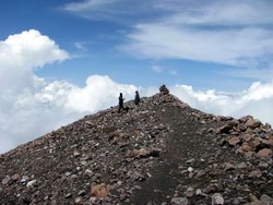 Jalur ke Puncak Slamet Ditutup, Para Pendaki Diminta Turun