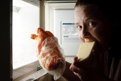 Makan Larut Malam Tapi Makin Lapar Saat Bangun Tidur? Ini Alasan Ilmiahnya