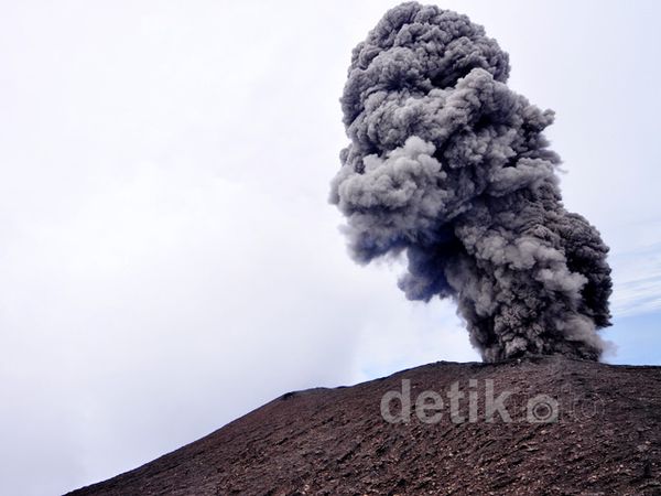 Gunung Slamet Waspada