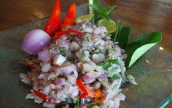 Diiris dan Diaduk, Sambal Matah dan Dabu-Dabu Lilang Jadi Segar Sedap