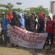 Ratusan Warga Tuban Demo PT Holcim Tuntut Dipekerjakan