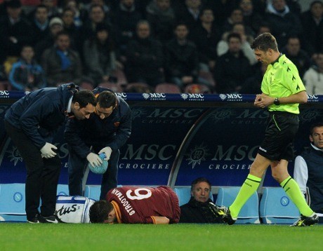 Simpati Mertens untuk Strootman