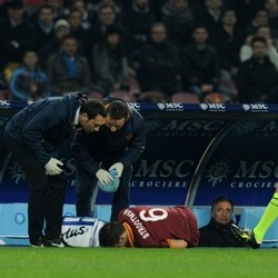 Simpati Mertens untuk Strootman