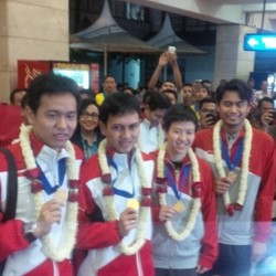 Para Juara All England dari Indonesia Persembahkan Kemenangan untuk Keluarga