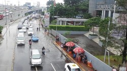 Genangan di Depan Untar Masih 20 Cm, Lalin ke Slipi Tersendat