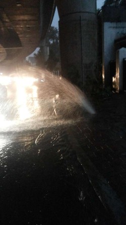 Saluran Air di Jalan Antasari Bocor, Genangi Jalan Setinggi 10 Cm