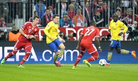 Alami Cedera Hamstring, Oezil Diprediksi Absen Beberapa Pekan