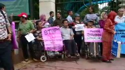 Tuntut Kesetaraan SNMPTN, Penyandang Disabilitas Demo Kemendikbud