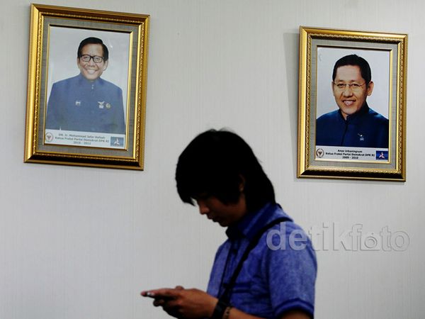 Foto Anas Masih Terpajang di Ruang Fraksi PD