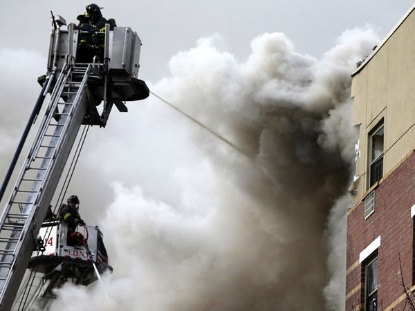 Kebakaran Gedung dan Ledakan di New York