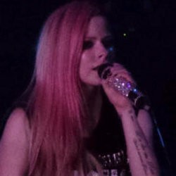 Konser Kawaii dan Nge-Rock Avril Lavigne di Jakarta