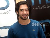 Reza Rahadian Betah Brewokan