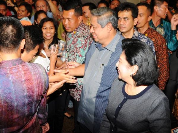 SBY dan Bu Ani Hebohkan Tunjungan Plaza 