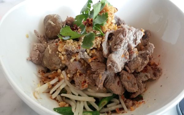 Kekenyangan Mencicipi Kolaborasi Hidangan Western dan Thailand 