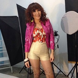 Gaya Seksi Ayu Ting Ting di Video Klip Terbaru, Yay or Nay?