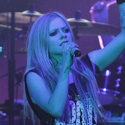 Kejutan Apa (Lagi) yang Akan Diberikan Avril Lavigne?