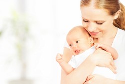 Cara Menggendong yang Tidak Baik Berisiko Pada Bentuk Tungkai Kaki Anak