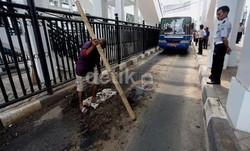 Belum Juga Diresmikan, Aspal di Terminal Baru Manggarai Ambles