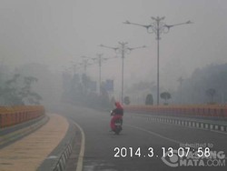 Ini Gelapnya Riau yang Diselimuti Kabut Asap Pekat
