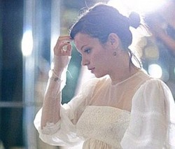 Duh! Gaun Pengantin Lily Allen Seharga Rp 3,7 Miliar Hilang