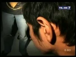 Dua Pasang Muda-mudi Asyik Mesum Digerebek