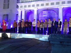 Di Tengah Isu Deklarasi Pencapresan, Jokowi Dapat Medali Perpisahan