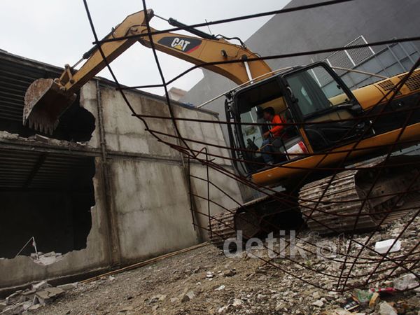 Tak Punya IMB, Ruko Rp 2 M Dibongkar