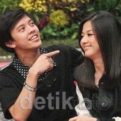 Dikabarkan Putus, Bisma SM*SH dan Franda Mesra Nonton Konser Bareng