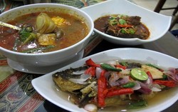 Betawi Ngoempoel: Rela Datang Jauh-Jauh Demi Sepiring Pecak Ikan Mas