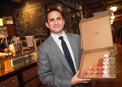 Empat Orang Mantan Pegawai Keuangan Ini Kini Sukses Berbisnis Makanan