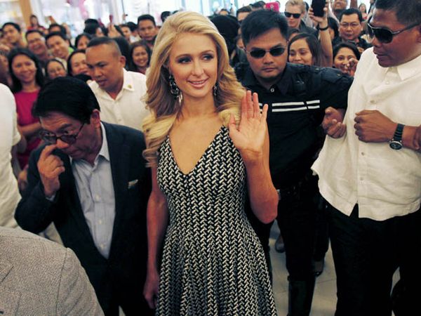 Kunjungi Filipina, Paris Hilton Diserbu Fans