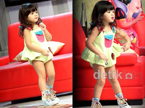 Aih, Centilnya Shafeea dengan Dress Mini