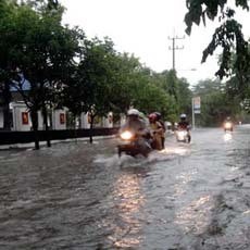 Surabaya Dikepung Banjir