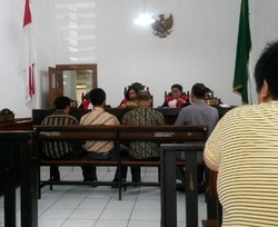 Peras Bandar Judi, Empat Polisi Divonis 3 Bulan Penjara