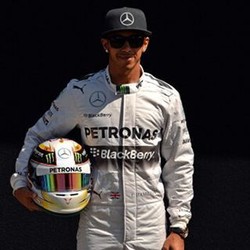 Hamilton Belum Berani Patok Juara