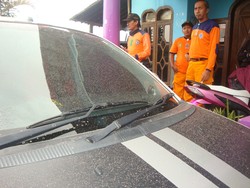 Gunung Slamet Waspada, Hujan Abu Disertai Pasir Guyur Purbalingga