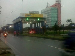 Truk yang Tabrak Pintu Tol Lenteng Agung Sudah Dievakuasi, Lalin Lancar