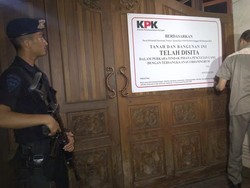 KPK Segel Rumah Anas di Duren Sawit Jaktim