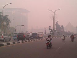 Kantor Gubernur Riau Nyaris Lenyap Ditelan Asap