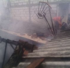 Rumah Konveksi di Pemukiman Jembatan Lima Terbakar