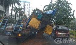 Ekskavator Belum Bisa Dievakuasi, Lalin Boulevard Sunter Masih Macet
