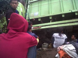 Truk Fuso Tabrak Rumah di Tasikmalaya, 4 Orang Terluka