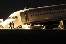 Pesawat US Airways Pecah Ban Saat Akan Lepas Landas, 2 Orang Luka