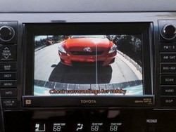 Saat Parkir Mobil, Lebih Percaya Pada Kamera atau Sensor?