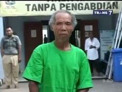 Dalam Gerobak Lusuh, Elly Simpan Rp 17 Juta