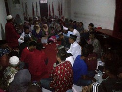 Jokowi Nyapres, Ratusan Warga Tasikmalaya Gelar Doa Bersama