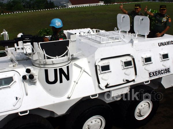 TNI Terima 24 Panser Anoa Buatan Pindad