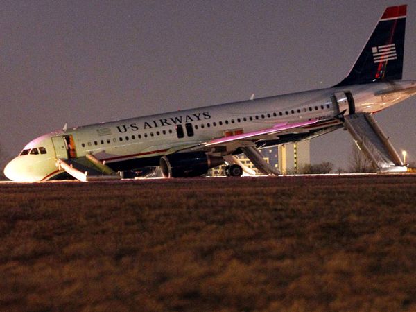 Pesawat US Airways Pecah Ban