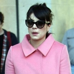 Lily Allen Akui Lagu Terbarunya Sampah