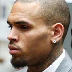 Lukai Seorang Wanita, Chris Brown Dituntut (Lagi)